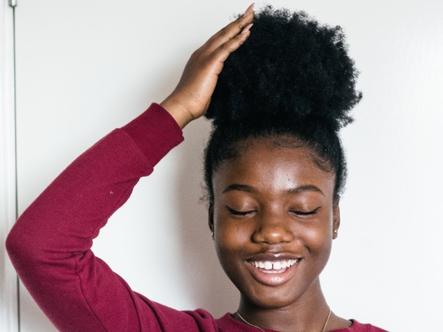 10 Easy Summer Styles for Loose Curls and Locs