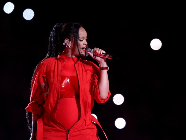 Hot Reds: Here’s how to steal Rihanna’s Game Day Super Bowl look