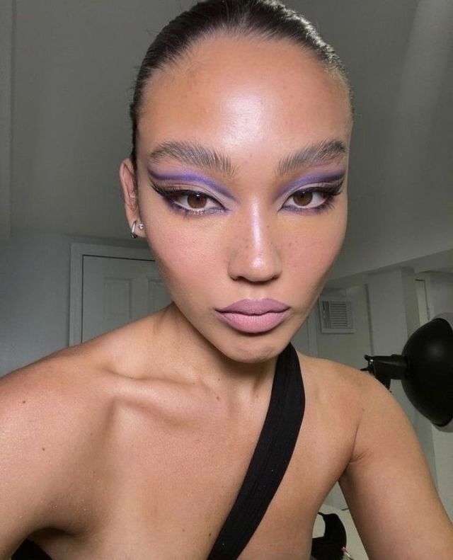 What are the makeup trends that will rule in this year? ⚡️⁠⁠Bare skin and pearls are definitely trending, but smokey eyes and graphic eyeliner are also here to stay. Tap the 🔗 in bio to get inspired with fresh makeup looks that you can steal for your next party.⁠⁠#blackbeautymag #2023 #makeuptrends #blackbeauty #smokeyeyes #blackisbeautiful #blackgirlmagic