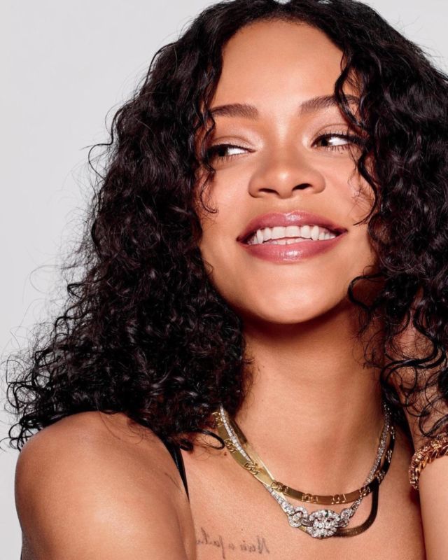 Happy birthday to Robyn #Rihanna Fenty! 🎈Singer, fashion icon and billionaire entrepreneur turns 35 today. #blackbeautymag #rihanna #badgalriri #fenty