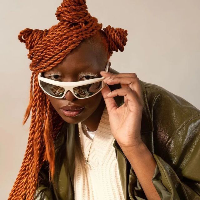 Ginger hair 🤝🏾 Black girlsIn this month's issue, we gathered a selection of more colourful hairstyles to try on for upcoming Spring 🌸Hit the link in bio! 🔗#rg @by.regiinna#blackbeautymag #blackbeauty #gingerhair #blackgirl #blackhairstyles #senegalesetwists